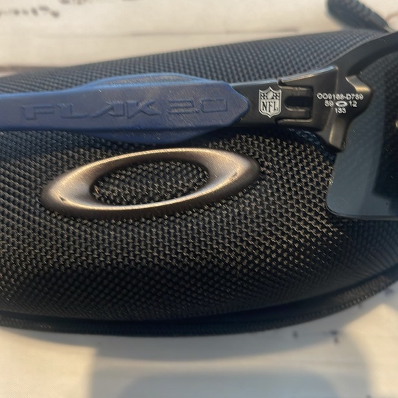 Oakley NFL NE patriots Flak 2.0 Prizm case Accessories Preowned - Picture 5 of 10